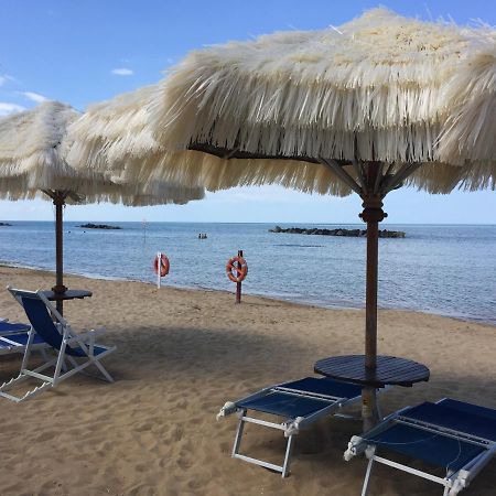 Hotel Mare Blu Francavilla Al Mare Exterior photo